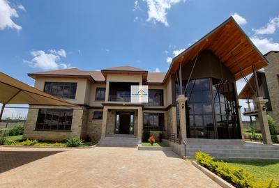 5 Bed House with En Suite in Runda