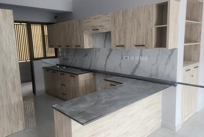 Serviced 2 Bed Apartment with En Suite at Brookside Drive