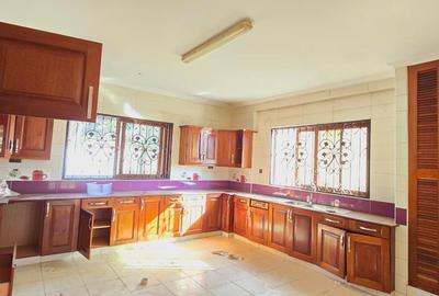 5 Bed Townhouse with En Suite at Lavington Green