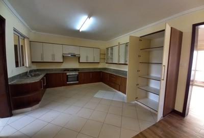 3 Bed Apartment with En Suite in Brookside