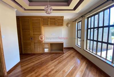 5 Bed House with En Suite at Nyari