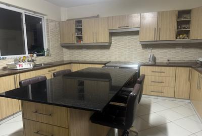 3 Bed Apartment with En Suite in Rhapta Road