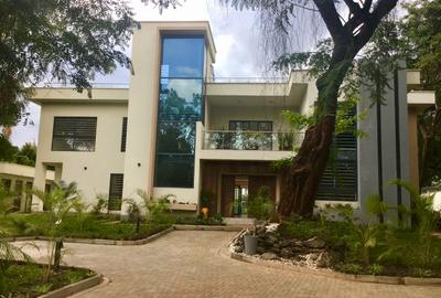 5 Bed House with En Suite in Runda