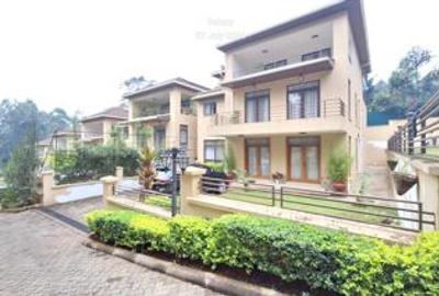 5 Bed Townhouse with En Suite at Lavington Green