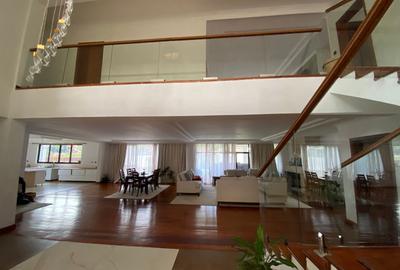 5 Bed House with En Suite in Runda - 2