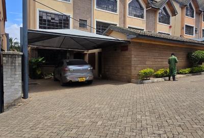 6 Bed Townhouse with En Suite in Lavington - 2