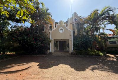 5 Bed Townhouse with En Suite in Runda - 4