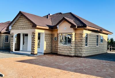 3 Bed House with En Suite at Acacia - 2