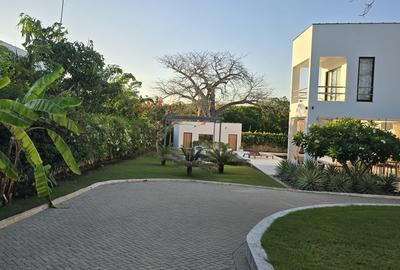 4 Bed Villa with En Suite in Diani