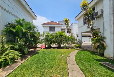 5 Bed Villa with En Suite in Nyali Area