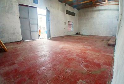 2,500 ft² Warehouse with Backup Generator in Industrial Area - 4