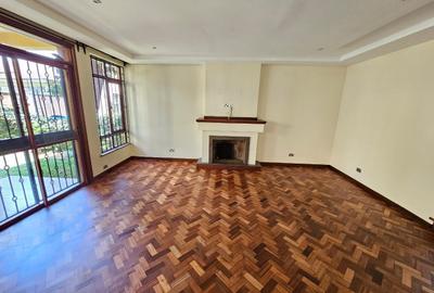 6 Bed House with En Suite in Lavington