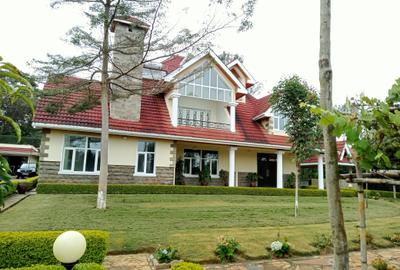 7 Bed House with En Suite in Runda