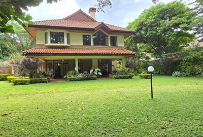 5 Bed House with En Suite at Rosslyn Park 01 - 2