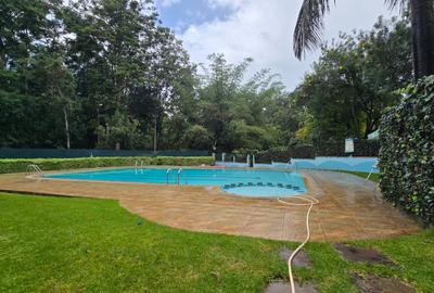 4 Bed House with En Suite in Lavington - 4