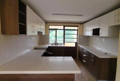 1 Bed Apartment with Swimming Pool in Kilimani