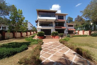 6 Bed House with En Suite in Gigiri