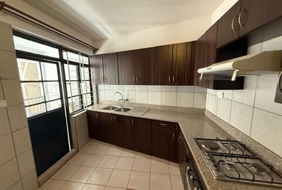 2 Bed Apartment with En Suite in Kilimani - 3