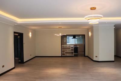 3 Bed Apartment with En Suite in Riverside