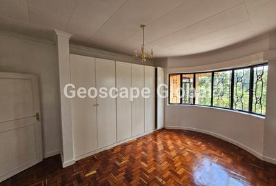 4 Bed House with En Suite in Rosslyn