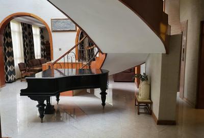 6 Bed House with En Suite at Ridgeways