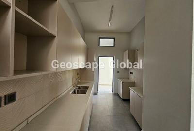 5 Bed House with En Suite in Runda - 4