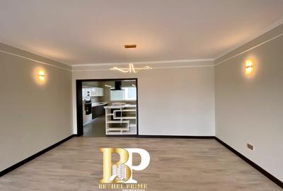 3 Bed Apartment with En Suite in Riverside