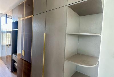 5 Bed Townhouse with En Suite in Lavington - 3