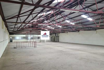 12,000 ft² Warehouse with Backup Generator in Industrial Area