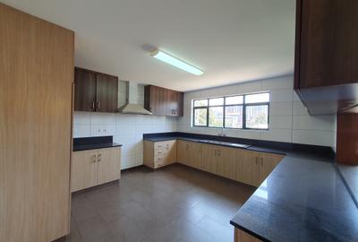 4 Bed Apartment with En Suite in Parklands - 4