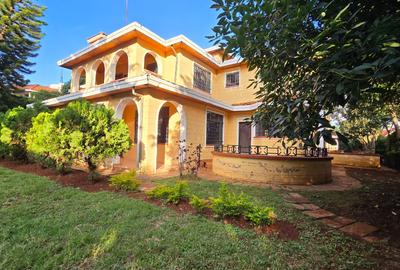 5 Bed House with En Suite in Runda