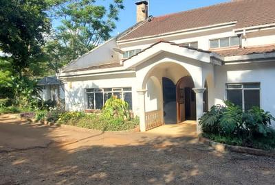 0.5 ac Office with Service Charge Included at Lavington