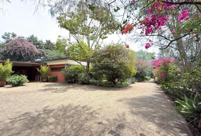 4 Bed House with En Suite at Lavington - 3