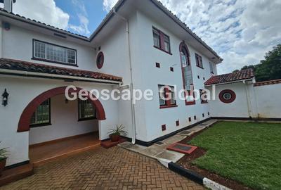 4 Bed House with En Suite in Rosslyn