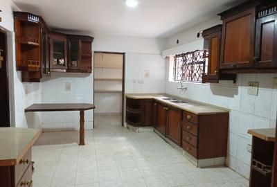 4 Bed House with En Suite in Runda