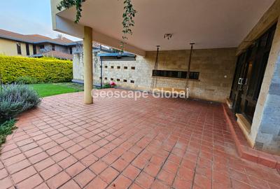 5 Bed House with En Suite in Runda