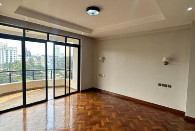 4 Bed Apartment with En Suite in Riverside