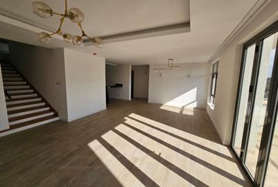 4 Bed Townhouse with En Suite in Rosslyn