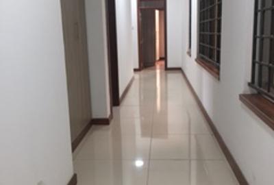 4 Bed Apartment with En Suite in General Mathenge