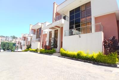 5 Bed Townhouse with En Suite in Lavington - 2