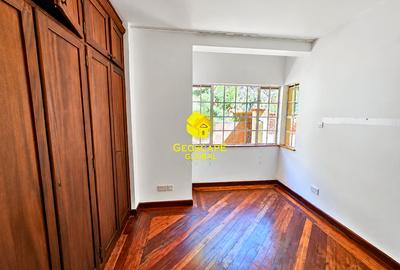 5 Bed House with En Suite in Rosslyn - 4