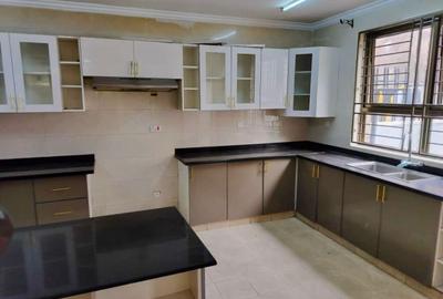 5 Bed Townhouse with En Suite in Lavington