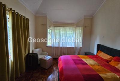 5 Bed Villa with En Suite in Rosslyn