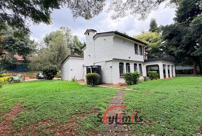 4 Bed House with En Suite in Hill View - 2