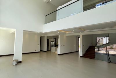 6 Bed Villa with En Suite in Spring Valley - 2