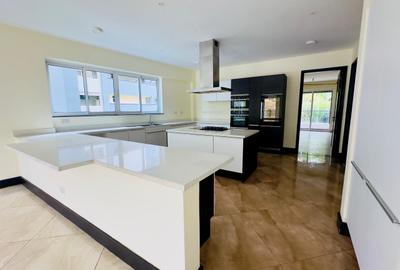 4 Bed Apartment with En Suite in General Mathenge - 3