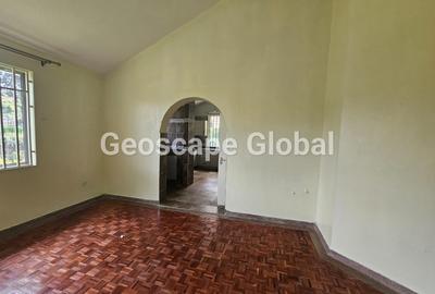 5 Bed House with En Suite in Nyari - 4