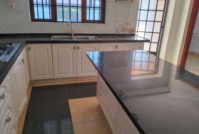 4 Bed Townhouse with En Suite in Runda