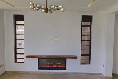 4 Bed Townhouse with En Suite at Membley - 4