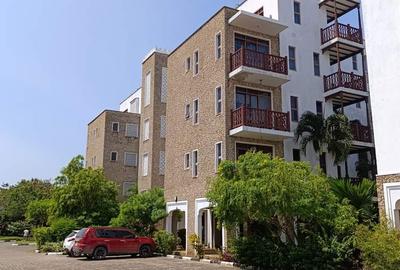 Serviced 2 Bed Apartment with En Suite at Sultan